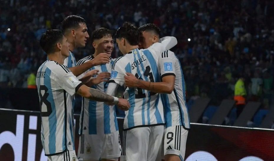 Argentina festejando gol en el mundial sub 17