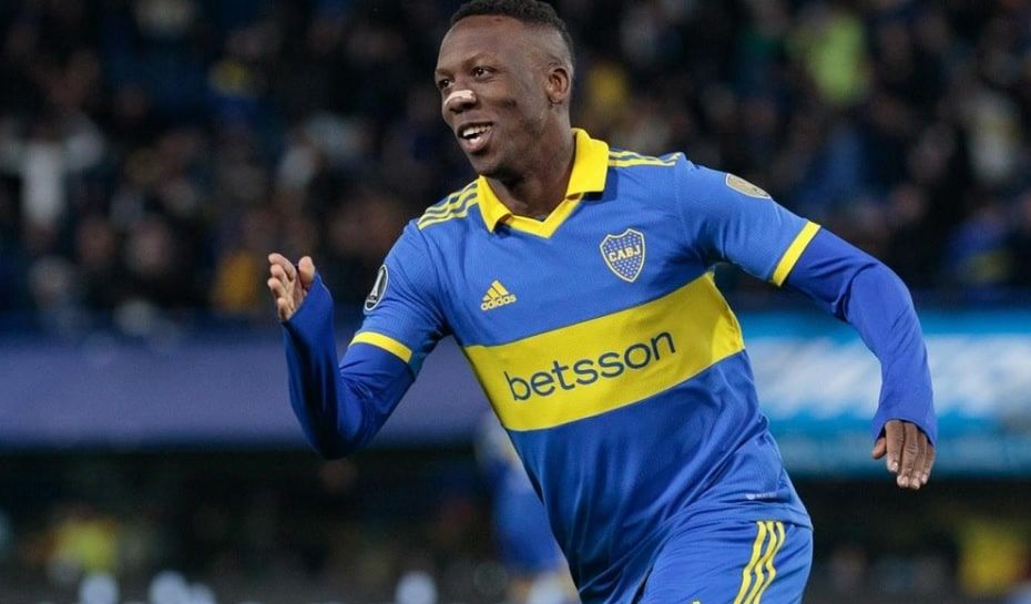 Advincula jugando en Boca