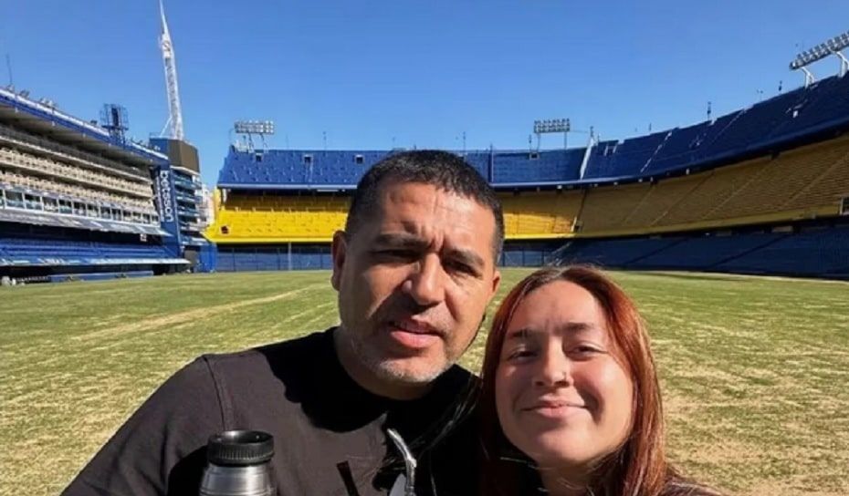 Cesped de la Bombonera en mal estado