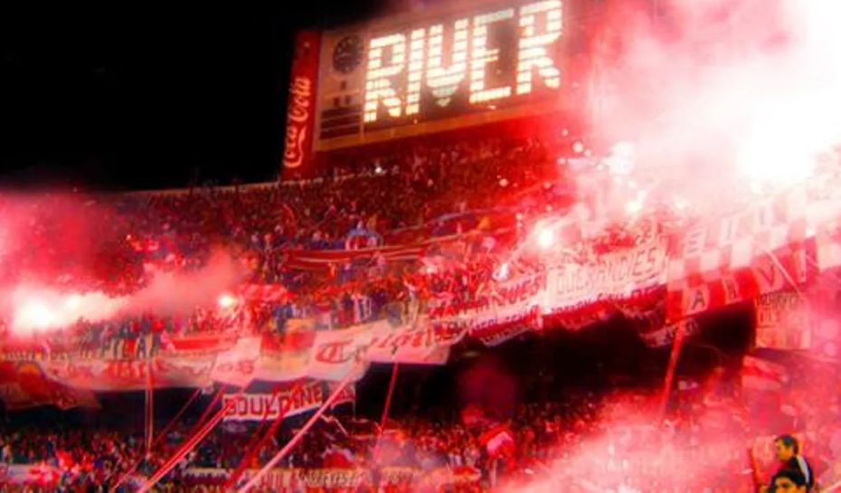 Bengalas en el estadio de River