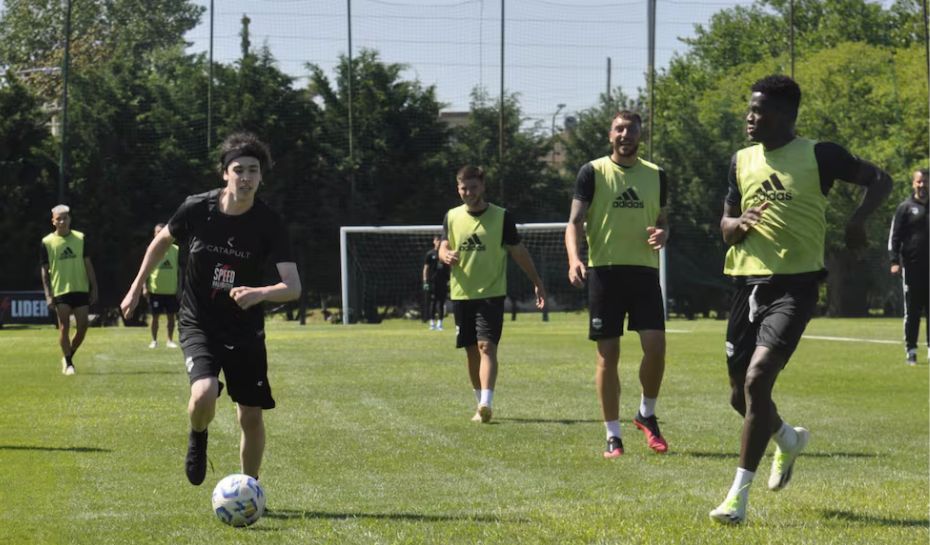 Iván Buhajeruk, debuta en primera