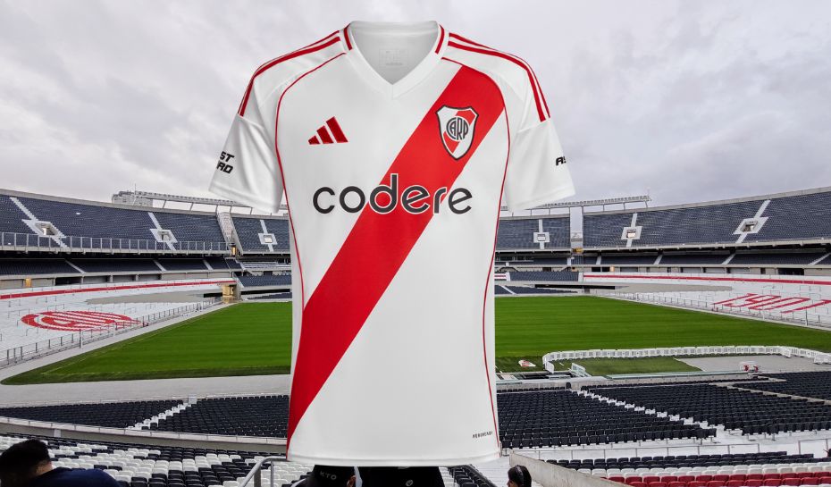 Camiseta de River con sponsor Codere