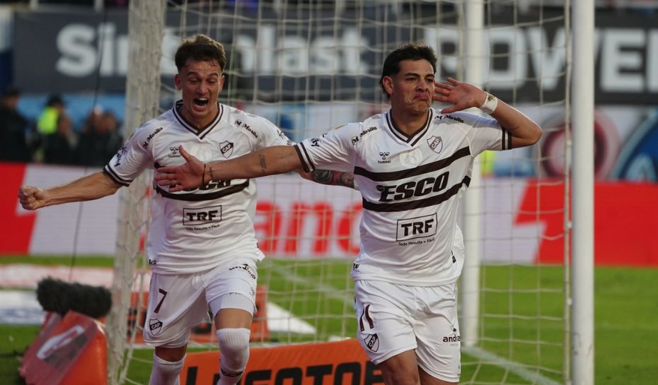 Festejo de gol de Platense