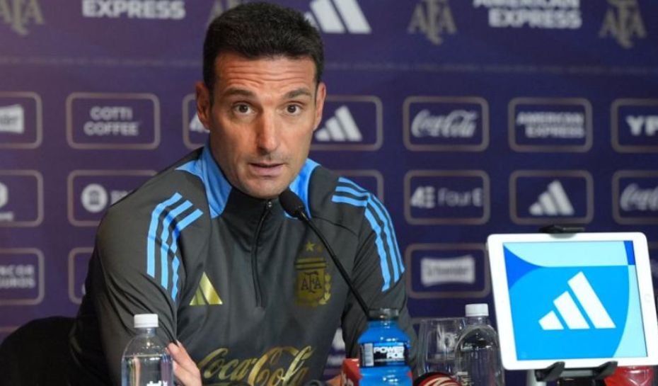 Scaloni en conferencia de Argentina