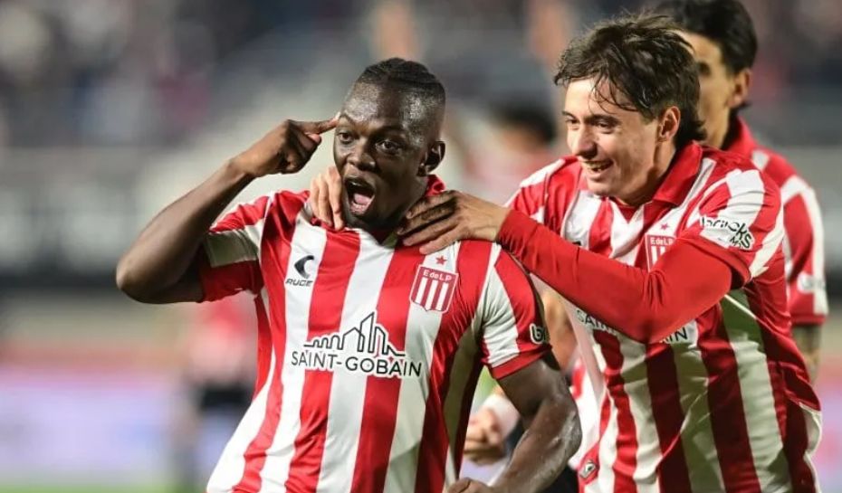 Edwuin Cetré festejando gol de Estudiantes