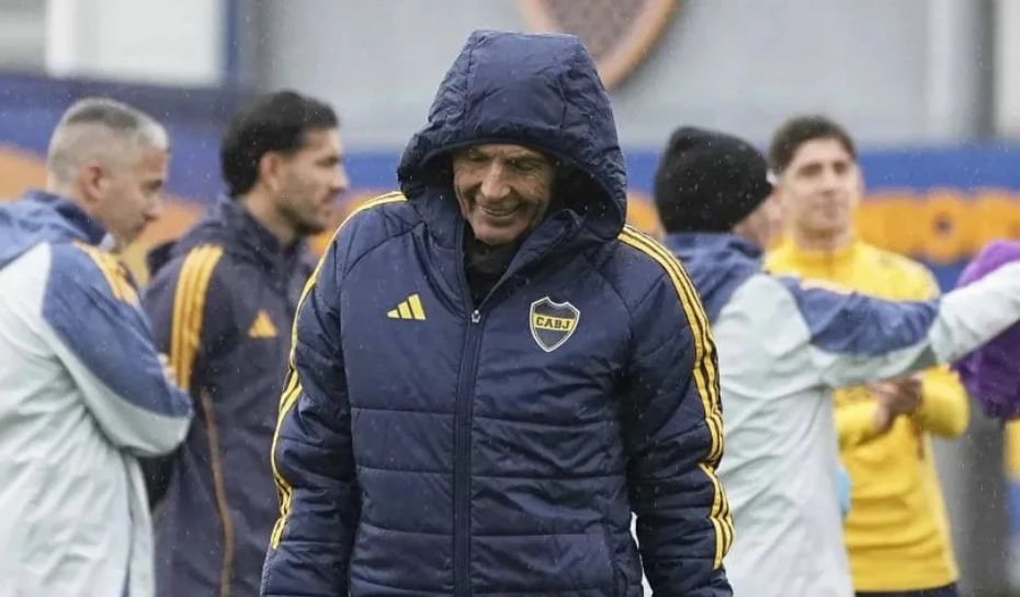 Entrenamiento de Russo con Boca bajo lluvia
