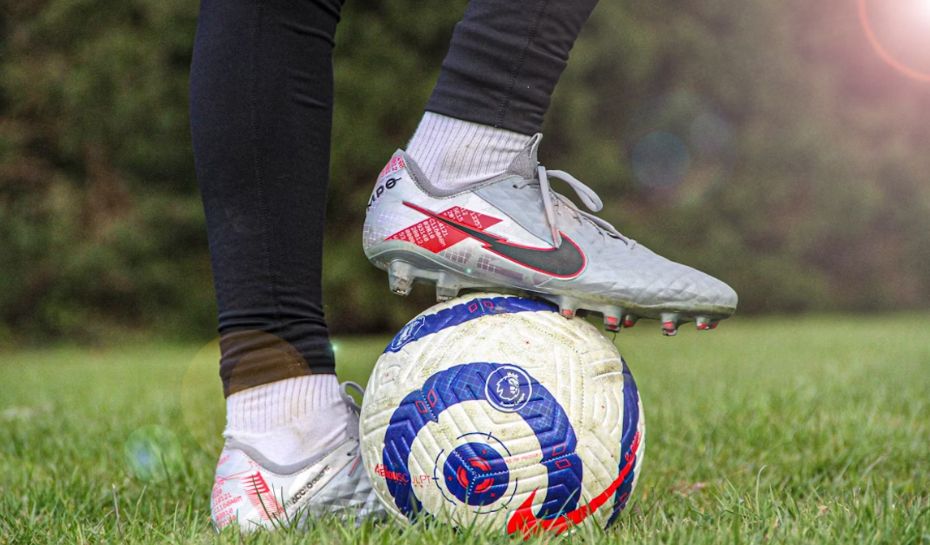 Fútbol, pelota y botín