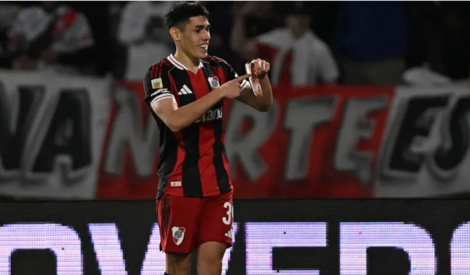 Festejo de gol de Lencina en River