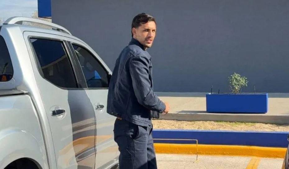Paredes llegando al predio de Boca