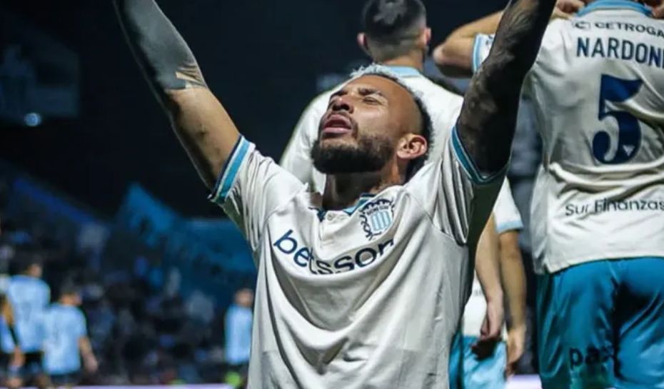 Vergara festejo de gol en Racing