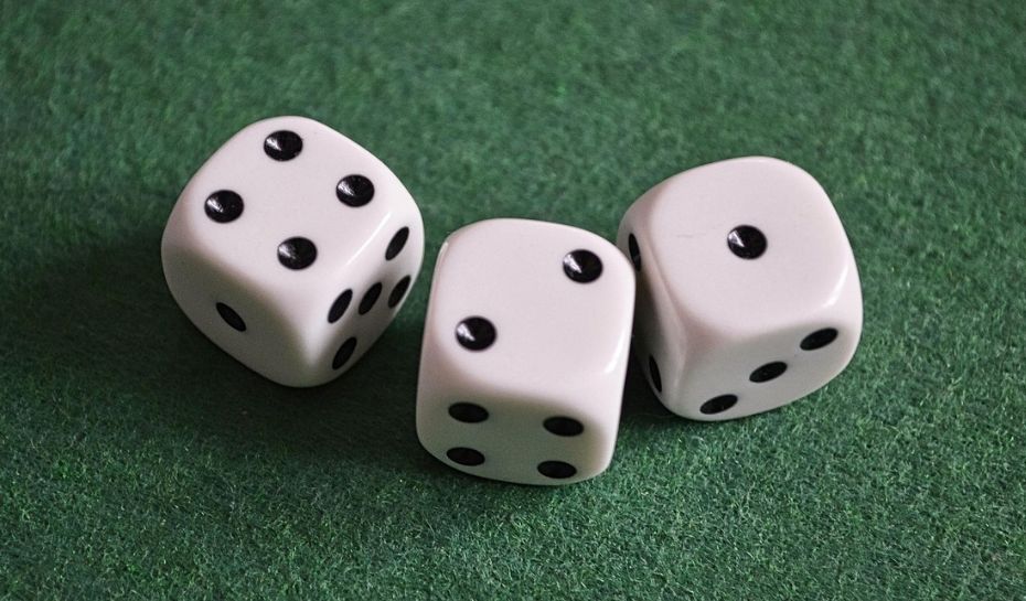 Dados y juegos