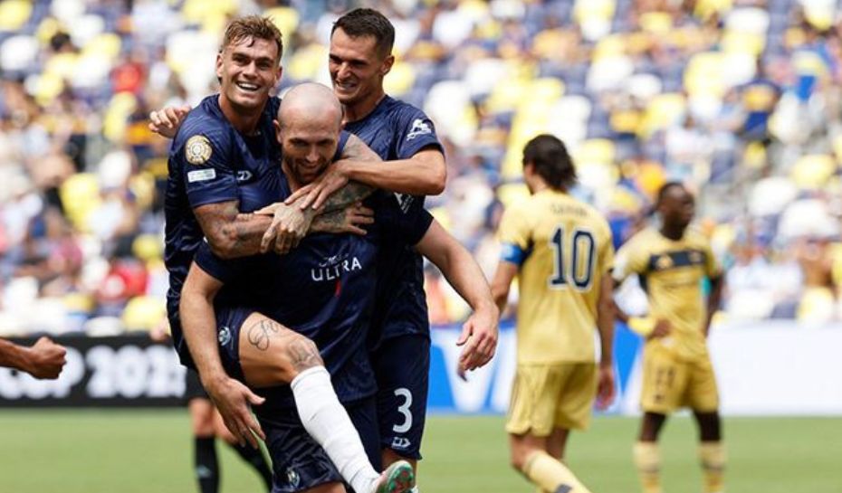 Festejo de gol de Auckland vs. Boca
