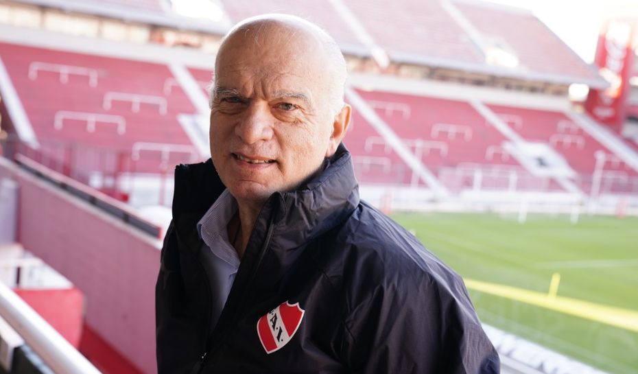Grindetti en la cancha de Independiente