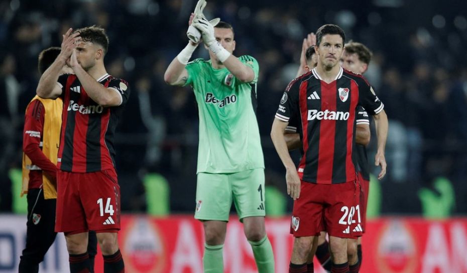 Jugadores de River saludando a los hinchas