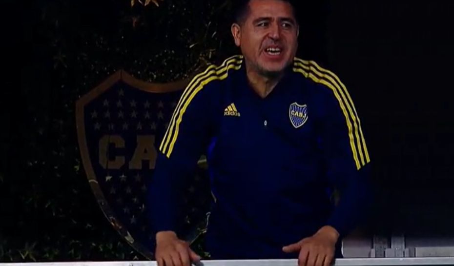 Riquelme festejando en el palco de Boca