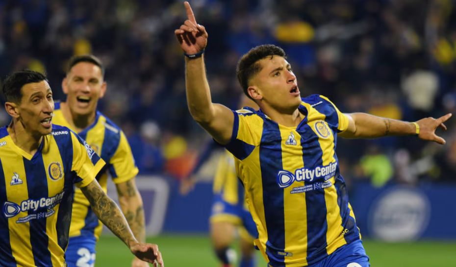 Festejo de gol de Véliz en Rosario Central