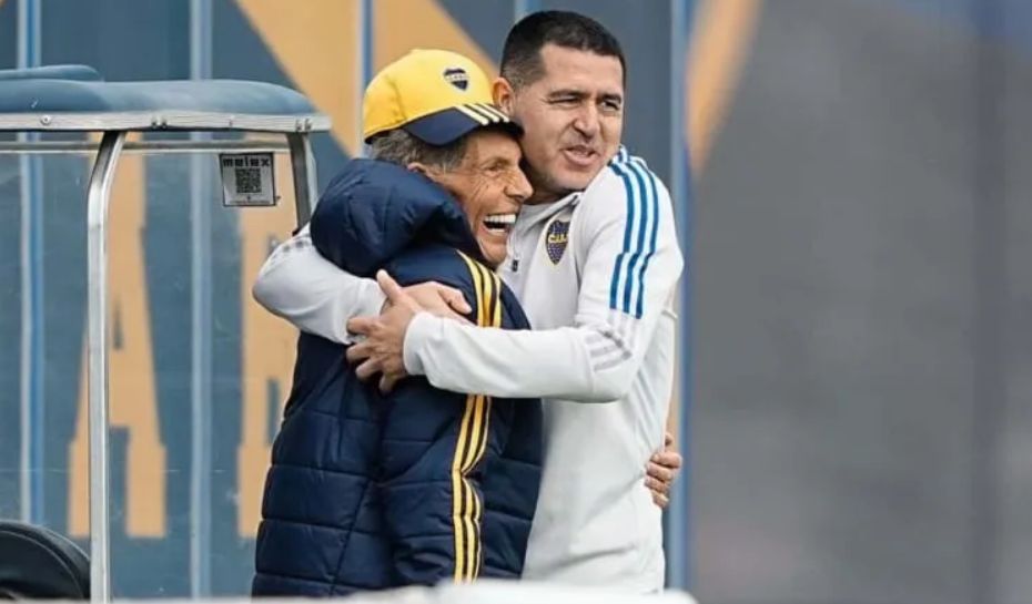 Abrazo de Riquelme y Russo