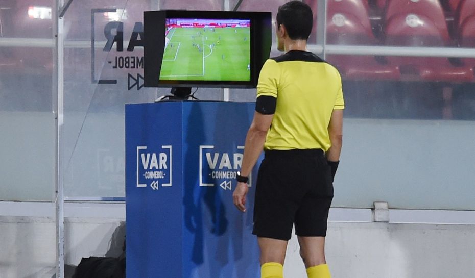 VAR en el fútbol