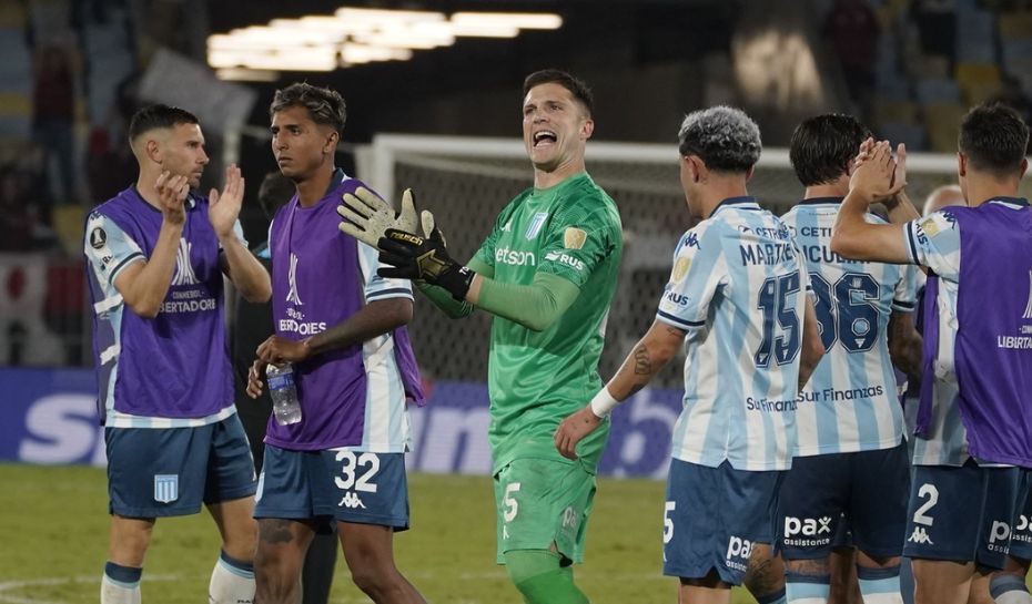 Facundo Cambeses alentando a su equipo