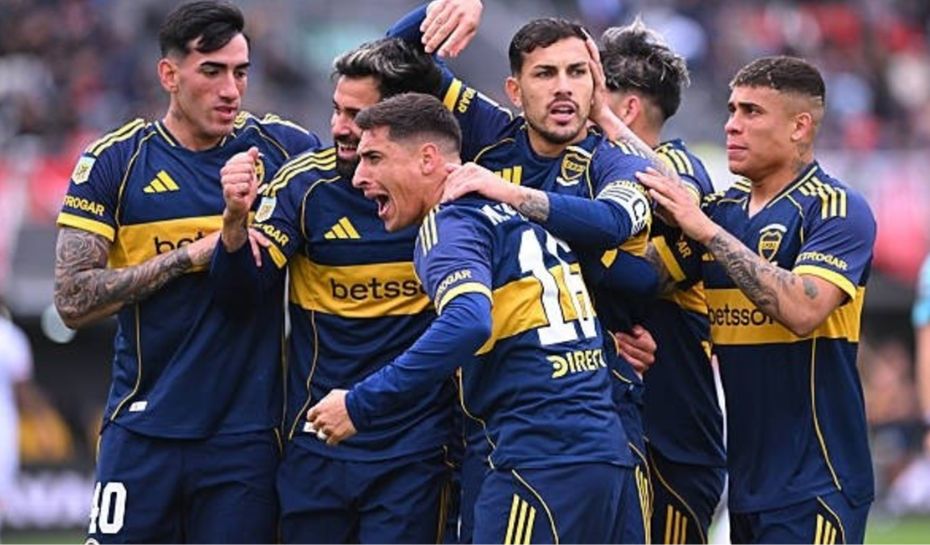 Festejo de Boca por el triunfo frente a Barracas
