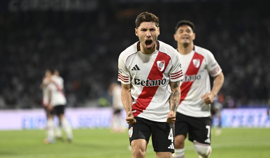 Festejo de gol de Montiel en River vs. Talleres
