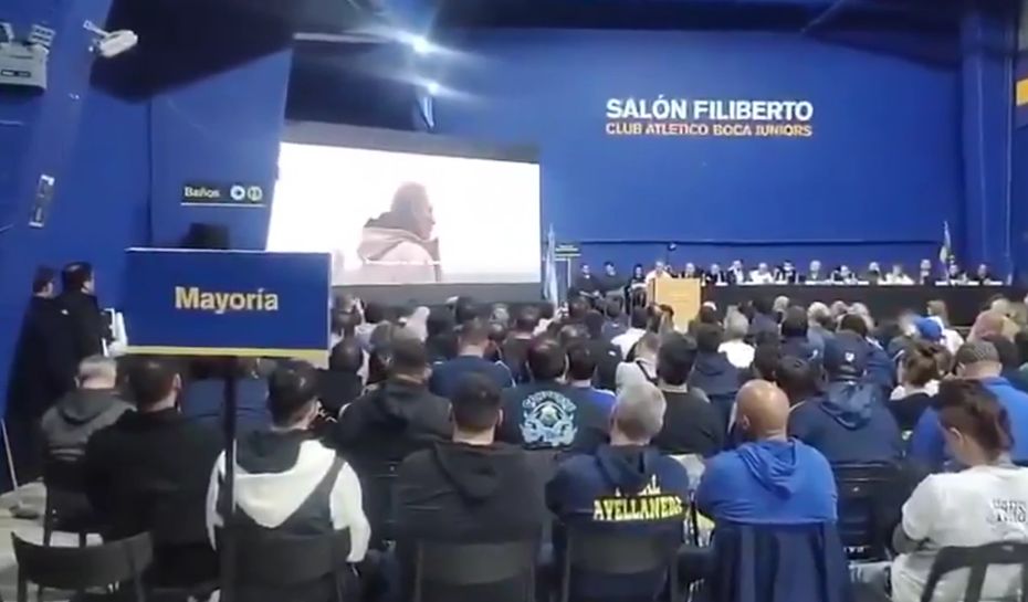 Homenaje a Russo en la Asamblea de socios de Boca