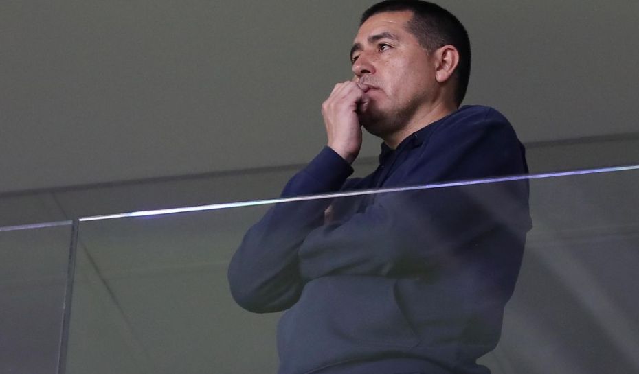 La seriedad de Riquelme en el palco de Boca