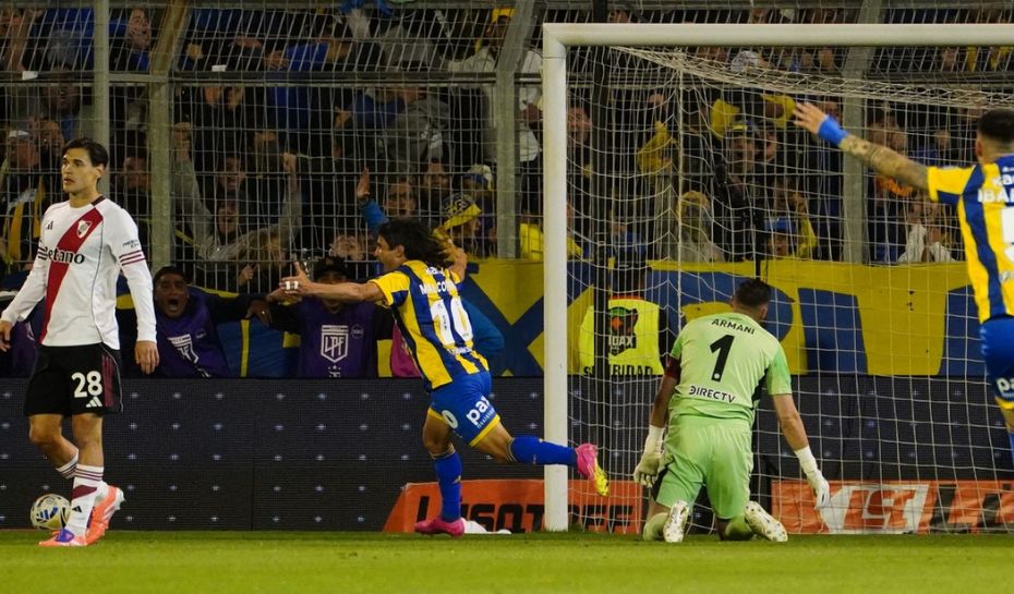 Malcorra festejando un gol a River