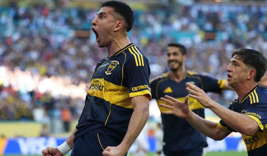 Festejo de gol de Rodrigo Battaglia en Boca