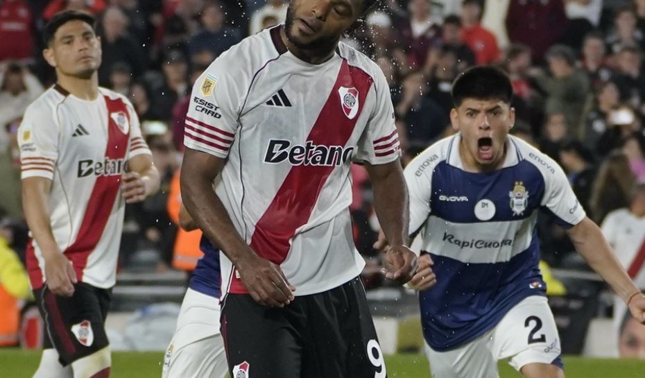 Festejo de Gimnasia en la victoria frente a River