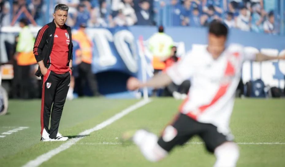 Gallardo observando partido de River