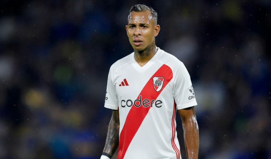 Sebastián Villa con la camiseta de River