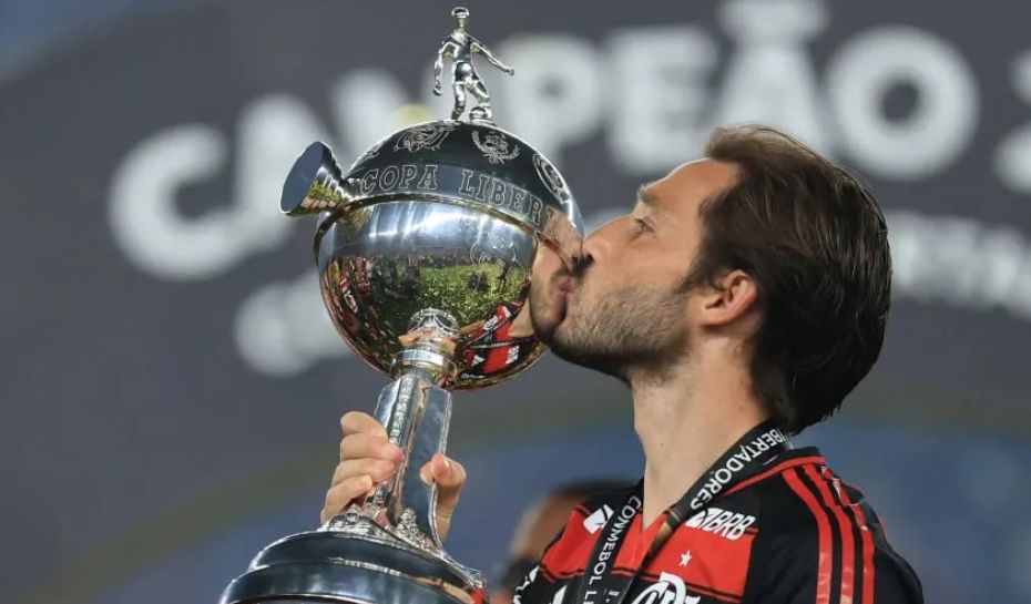 Matías Viña campeón de la Copa Libertadores con Flamengo