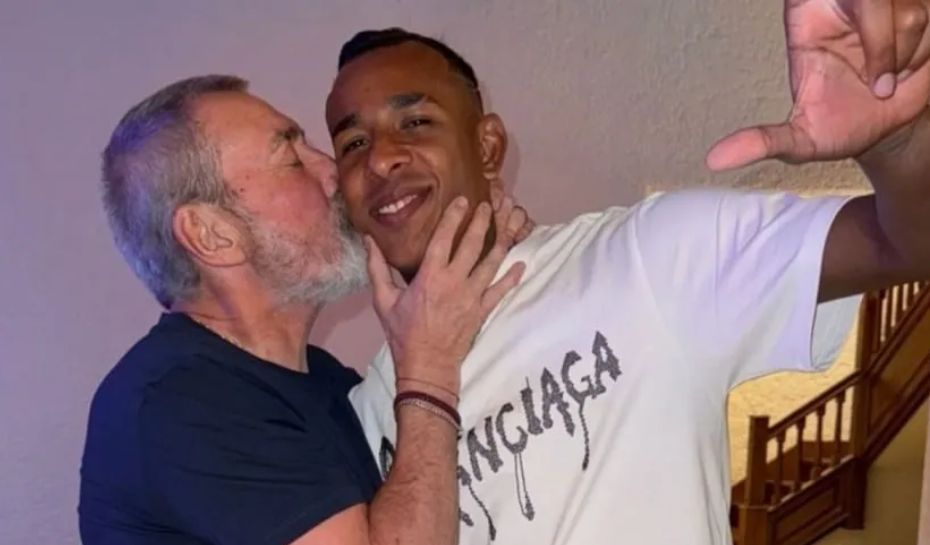 El abrazo de Daniel Vila y Sebastián Villa
