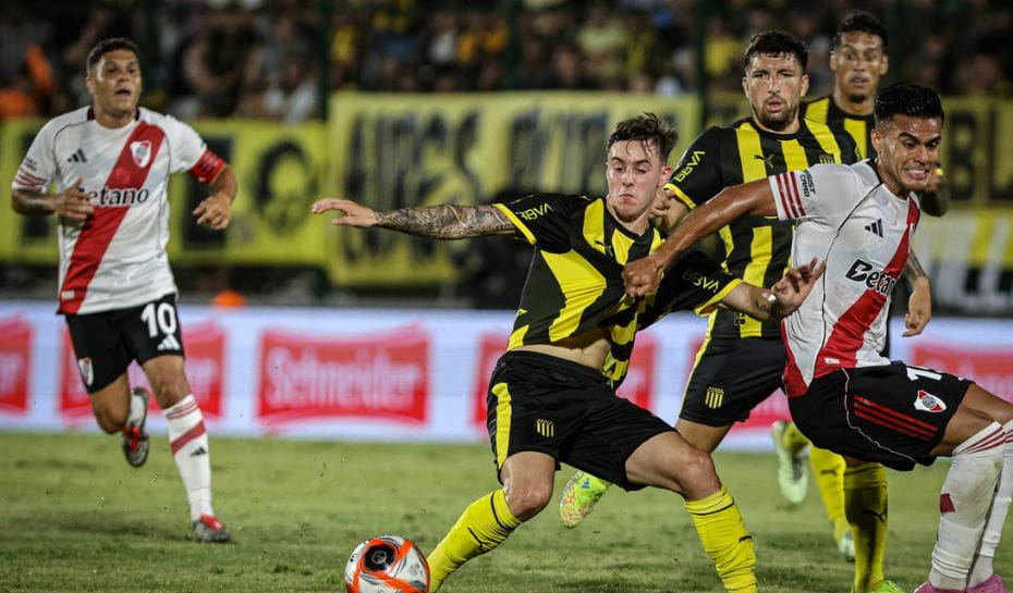 River venció a Peñarol por penales