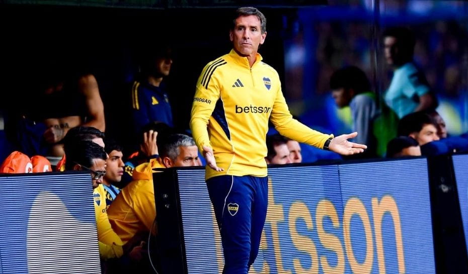 Úbeda dirigiendo a Boca en la Bombonera