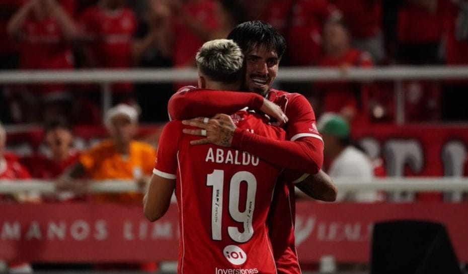 Abaldo festeja el triunfo de Independiente (Foto: Emmanuel Fernández)