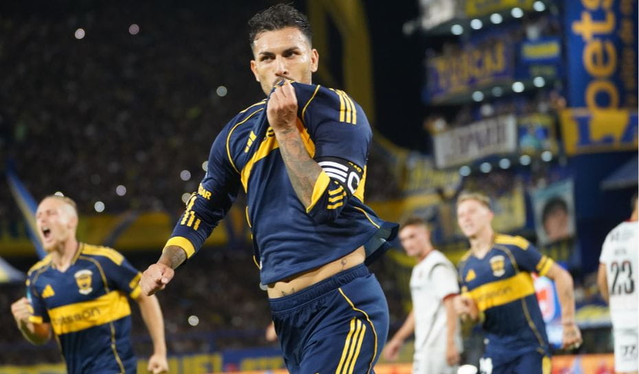El festejo de gol de Paredes en la Bombonera
