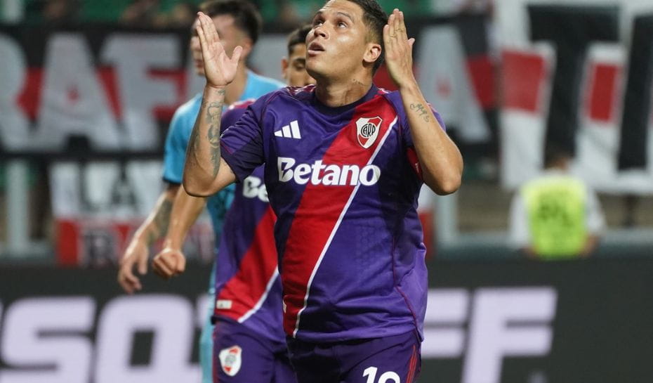 Juanfer Quintero convirtió y festejo con River (Foto: Marcelo Carroll)