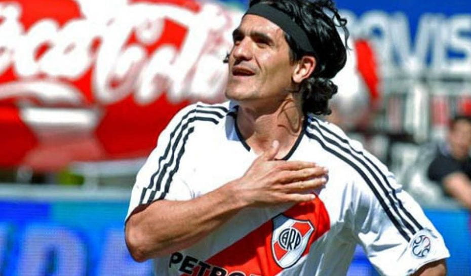 Ariel Ortega jugando en River