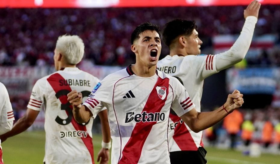 Festejo de gol de Tomás Galván en el Monumental
