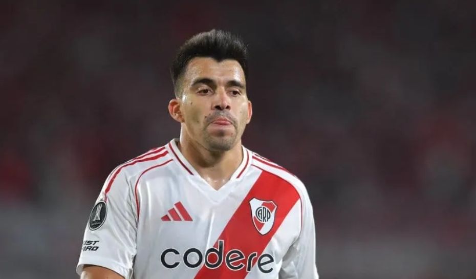 Huevo Acuña jugando en River Plate