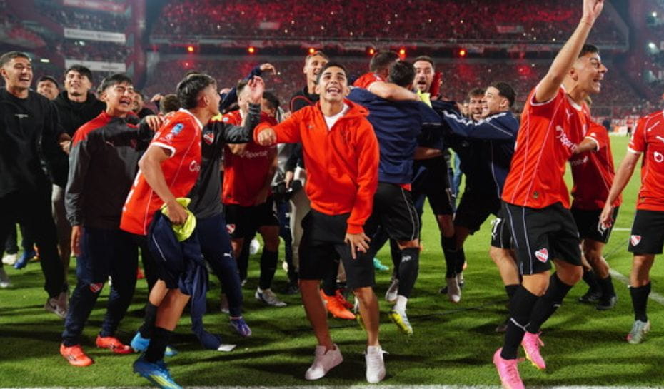 Independiente venció a Racing en el clásico y festejó en Avellaneda