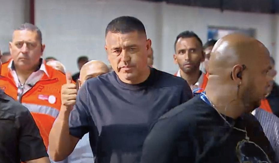 Riquelme llegando al Monumental