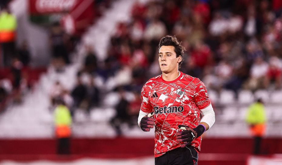 Santiago Beltrán atajando en River