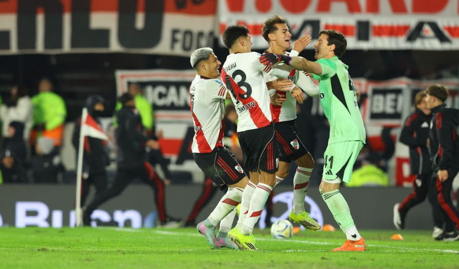 El festejo por penales de River frente a San Lorenzo por el Apertura 2026 (Foto: Olé)