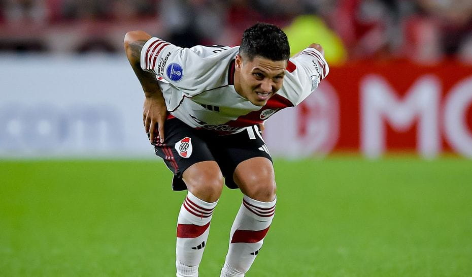Quintero dolorido jugando con River (Foto: Marcelo Endelli/Getty Images)