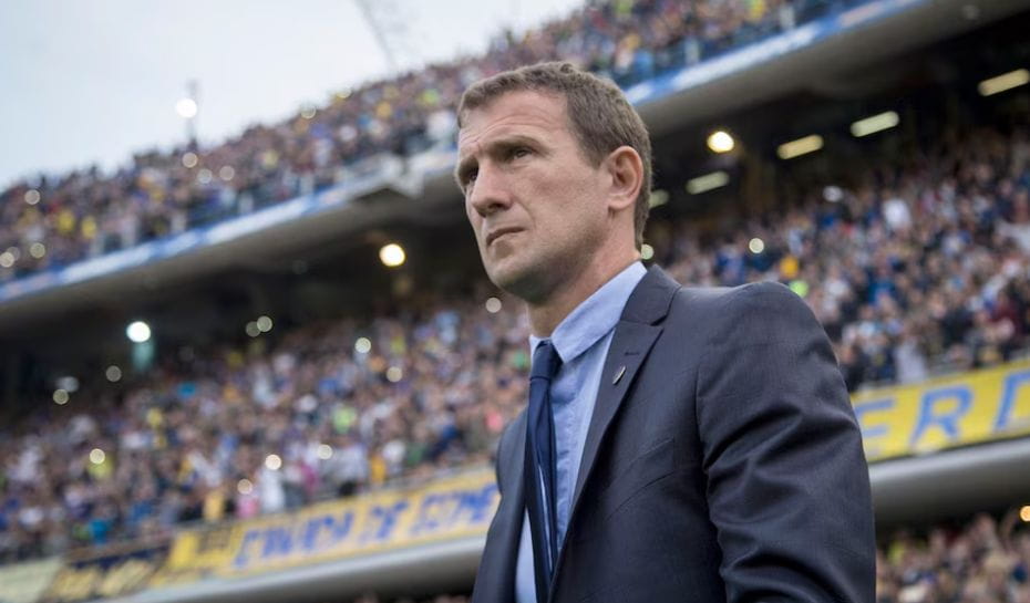 Arruabarrena dirigiendo a Boca en la Bombonera (Foto: NA)