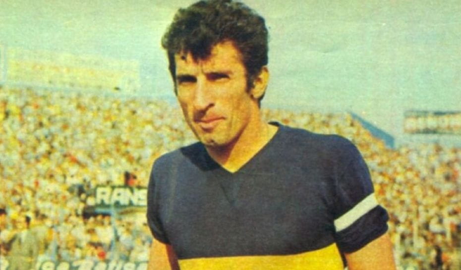 Antonio Rattin con la camiseta de Boca