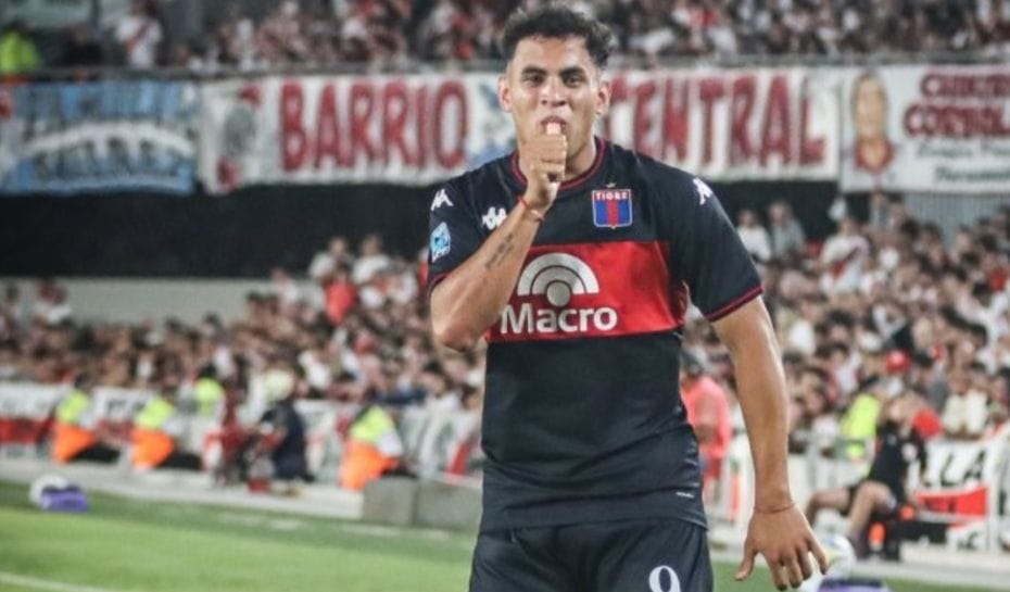 David Romero festejando un gol en el Monumental con Tigre (Foto: Olé)
